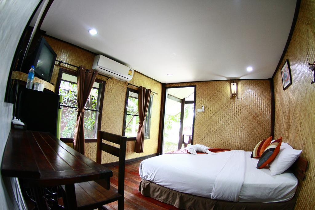 Tanita Lagoon Resort Udon Thani Phòng bức ảnh